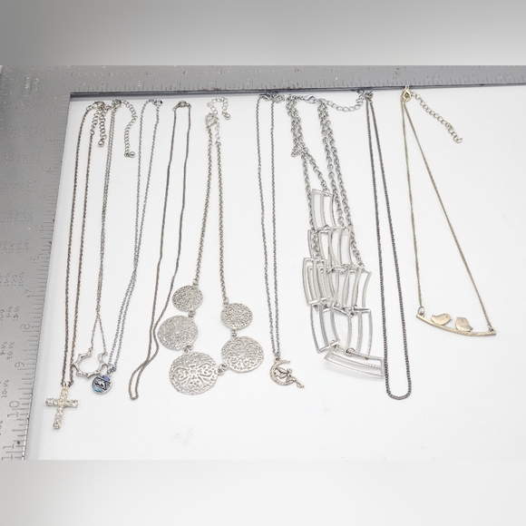 9 Silver Tone Necklaces Vintage to Modern Fashion Adjustable Layered Variety Mix - Picture 7 of 8